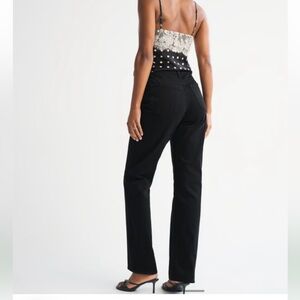 Curve love high rise 90s relaxed jean
Black
Abercrombie 
Size 27 regular